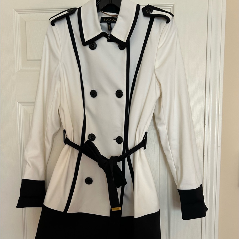 ESCADA trench jacket size 40/8 in great condition